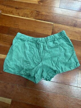 GAP Women's Drawstring Shorts in Green